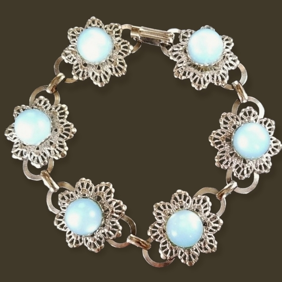 Vintage 1970s Silvertone Filigree Flower Link Bracelet - Picture 4 of 11